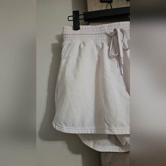 ABERCROMBIE YPB motionTEK High Rise Lined Workout Short.White. Size XS - Picture 9 of 13